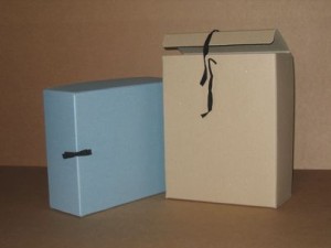 Архивная коробка серая и не содержащая кислоты 